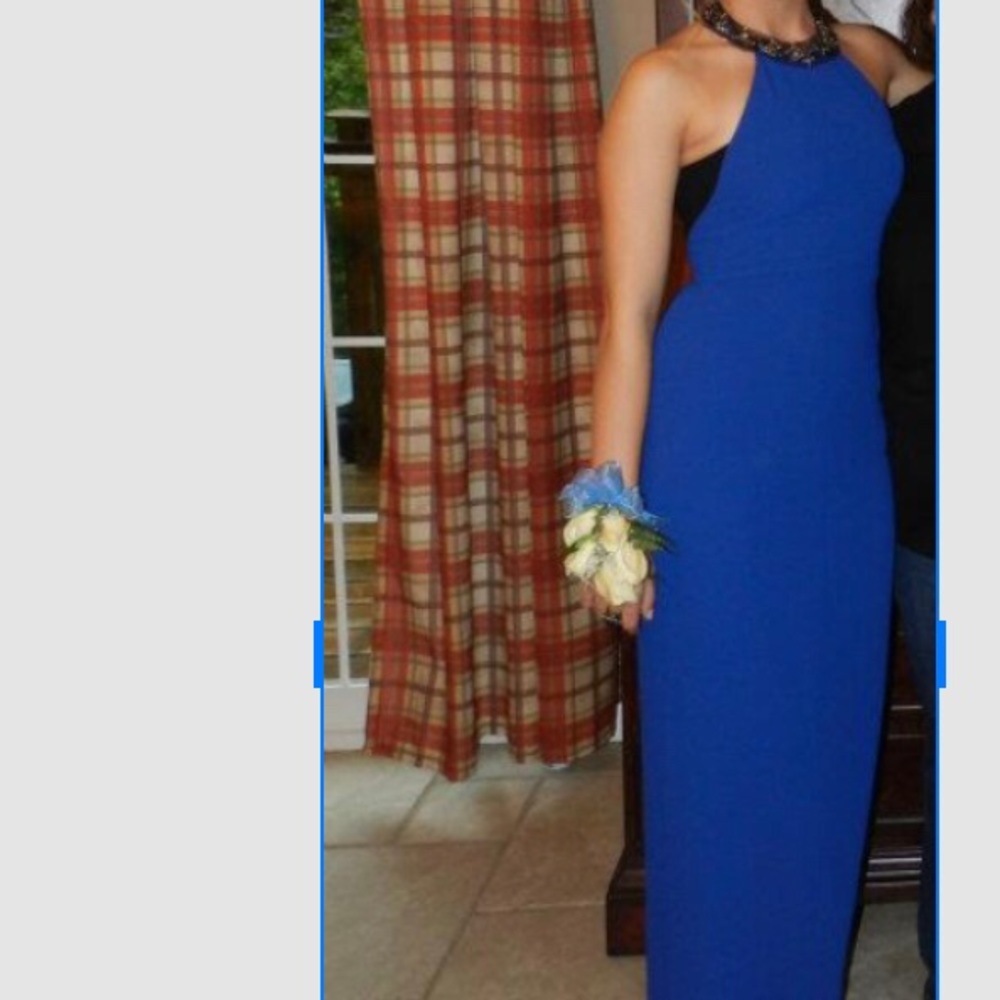 Gown - Picture 5 of 6